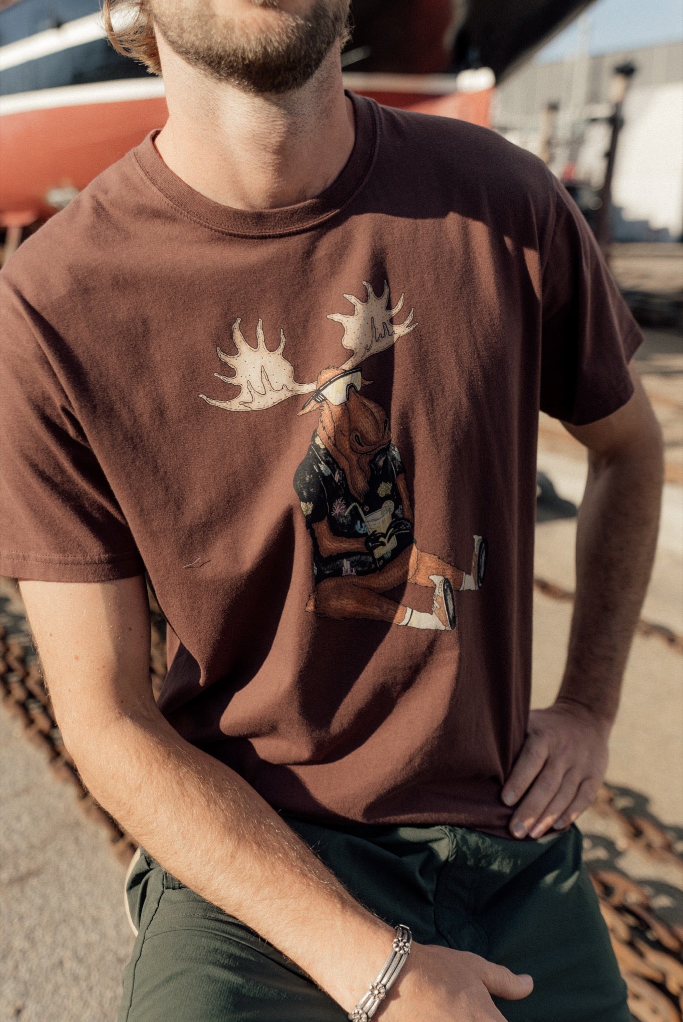 LAKOR Booze Moose T-shirt T-Shirt Chicory Coffee