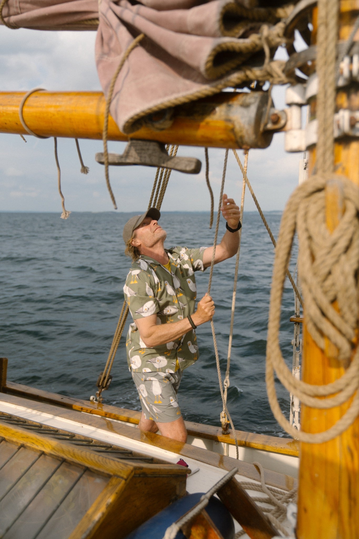 LAKOR Flipping The Bird Short Sleeve Shirt Short Sleeve Shirt Sea Spray