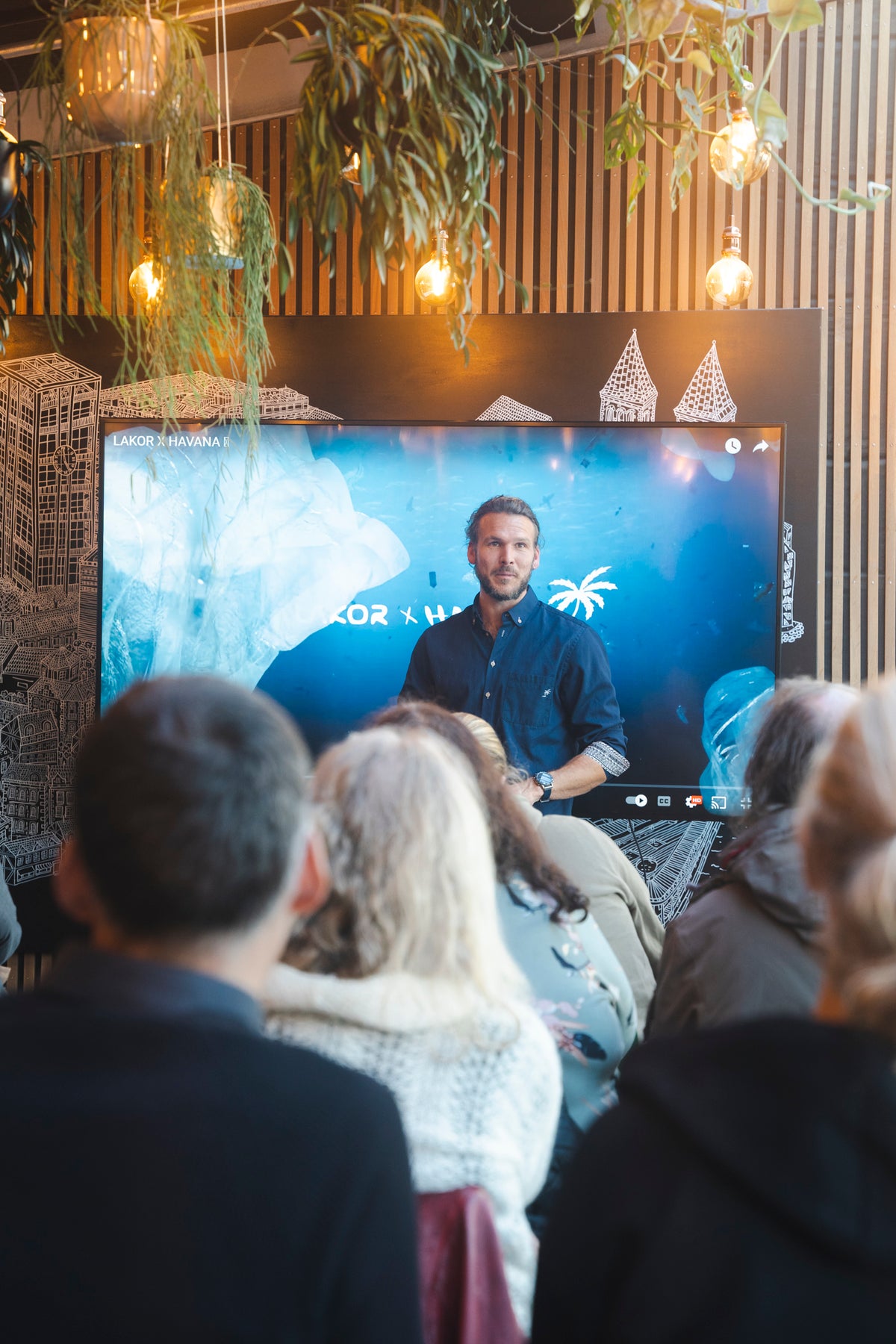 Eventyr foredrag med Emil i LAKOR Shop København