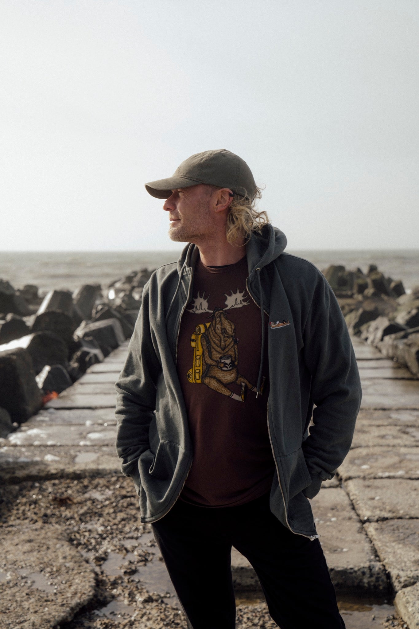 Snooze Moose T-shirt (Chicory Coffee)