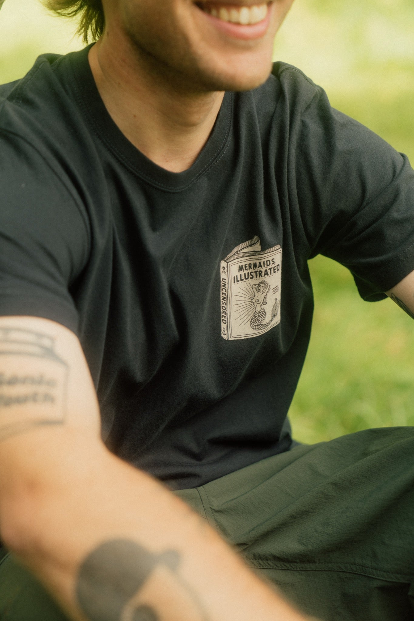 LAKOR Mermaids Illustrated Book T-shirt T-Shirt Moonless Night