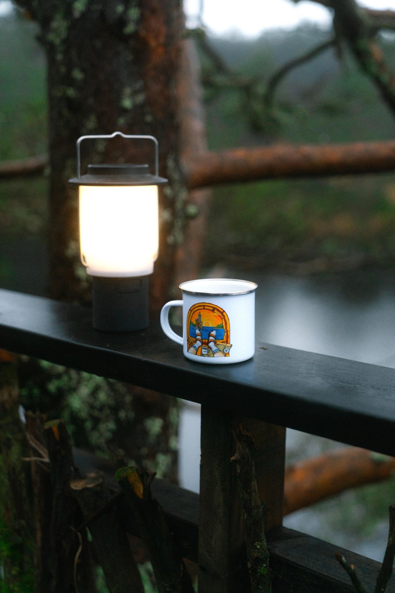 LAKOR Room with a View Emaljekrus Mug White