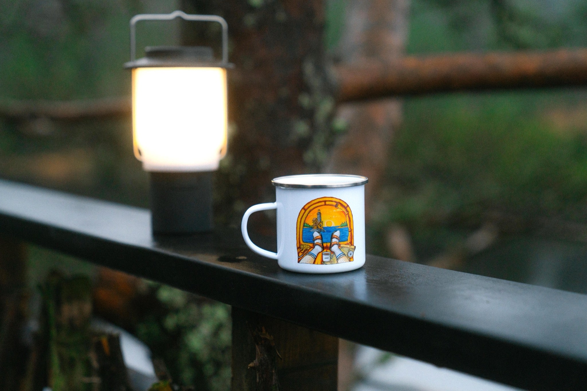 LAKOR Room with a View Emaljekrus Mug White