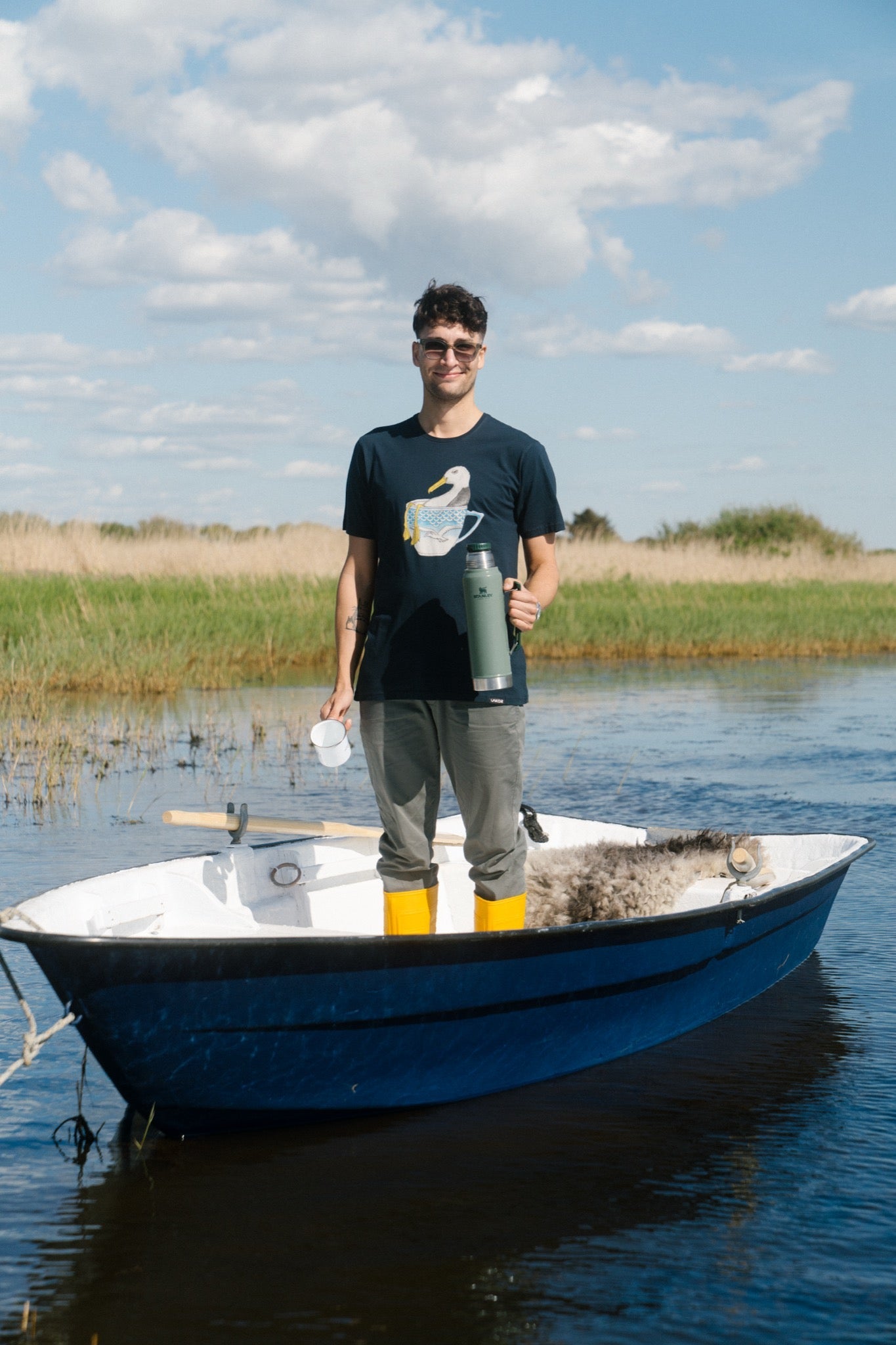 Seagull in a Cup T-shirt - Blueberry