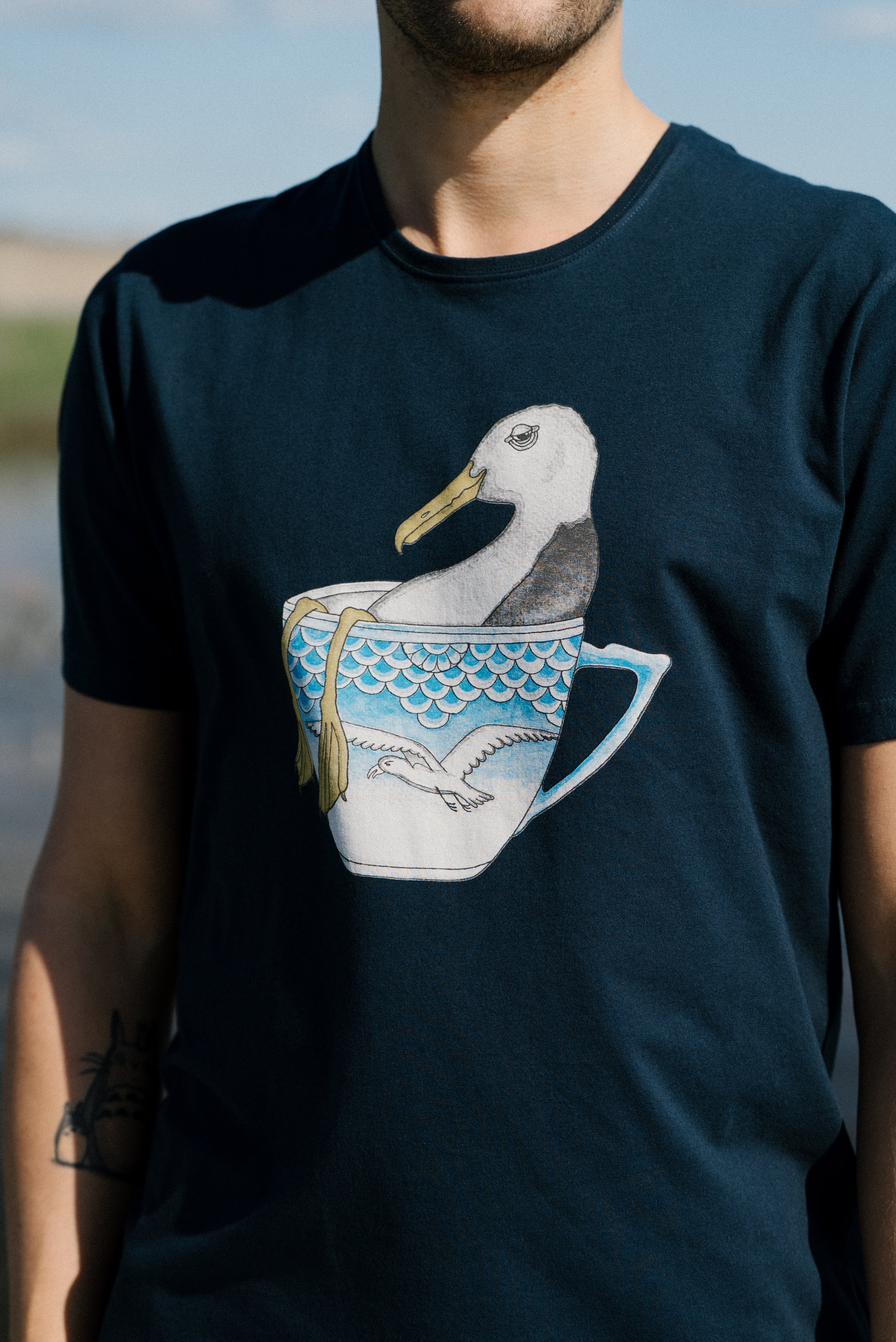 LAKOR Seagull in a Cup T-shirt T-Shirt Blueberry