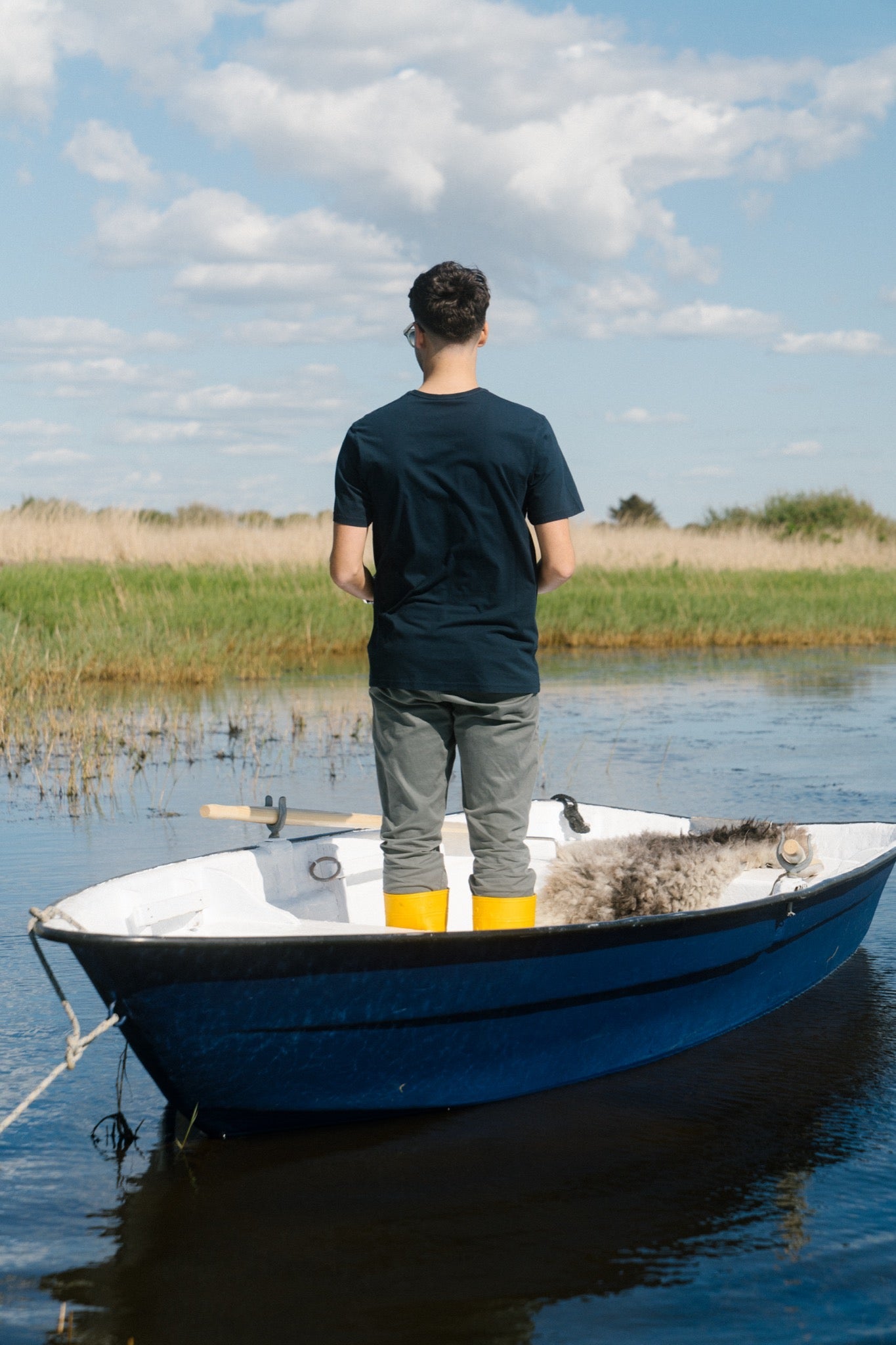 LAKOR Seagull in a Cup T-shirt T-Shirt Blueberry